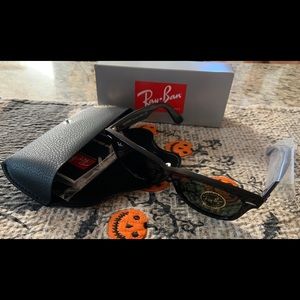 Women’s Wayfarer Raybans Brand New